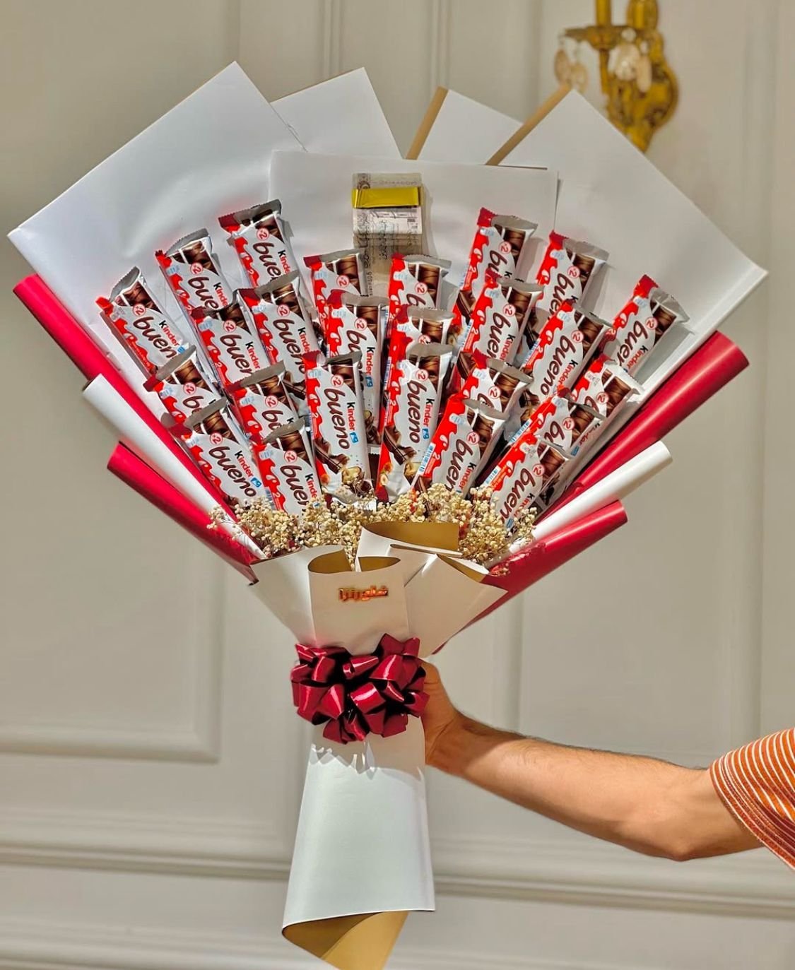 Kinder Bueno Chocolate Bouquet with Cash