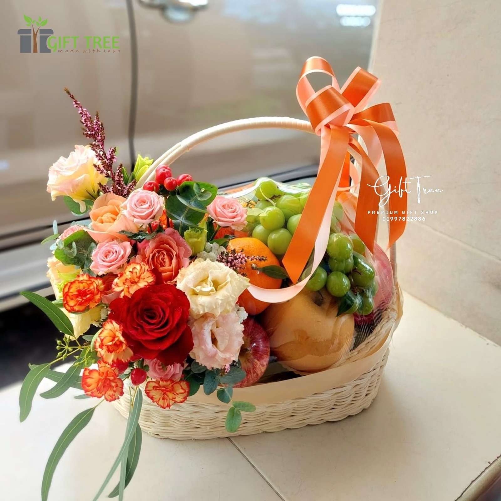 Fresh Fruits box with flower 003