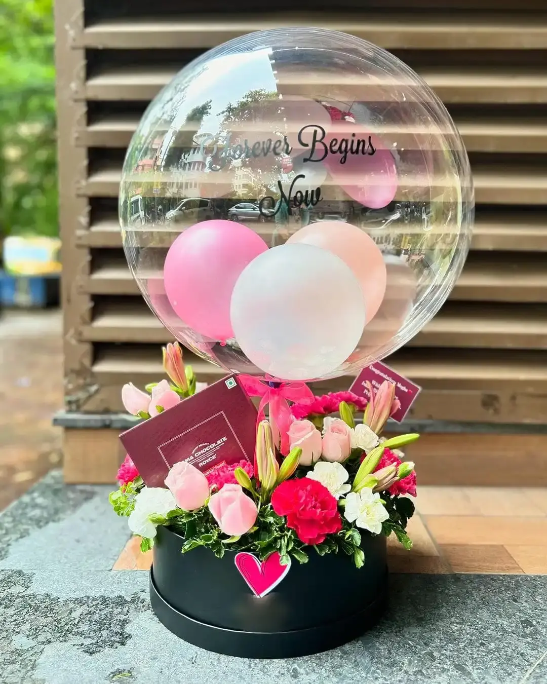 Fresh Flowers Balloon Bouquet with Custom Touch