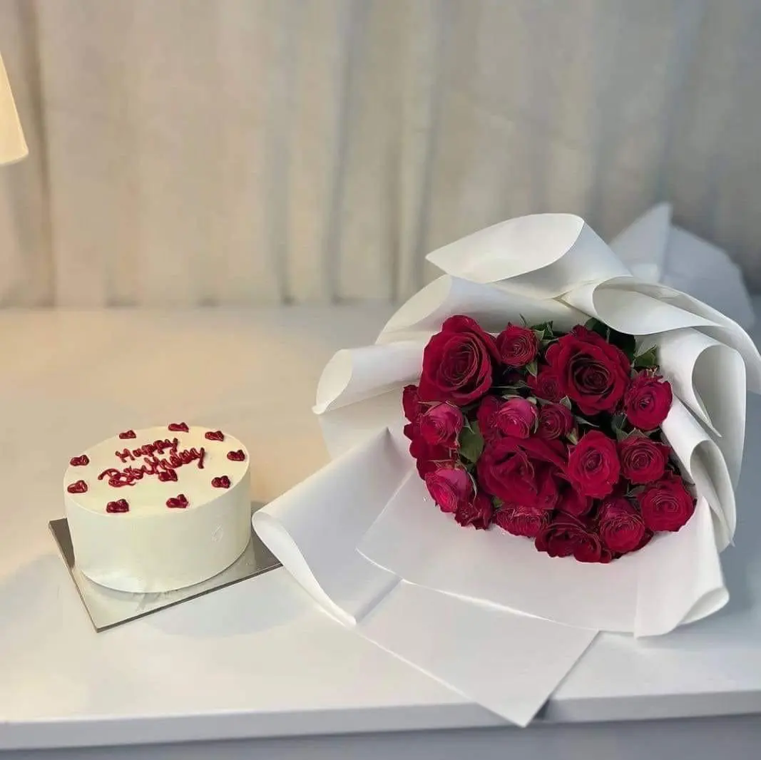 Imperial Elegance Pure White Cake &amp; Exquisite Red Rose Bouquet