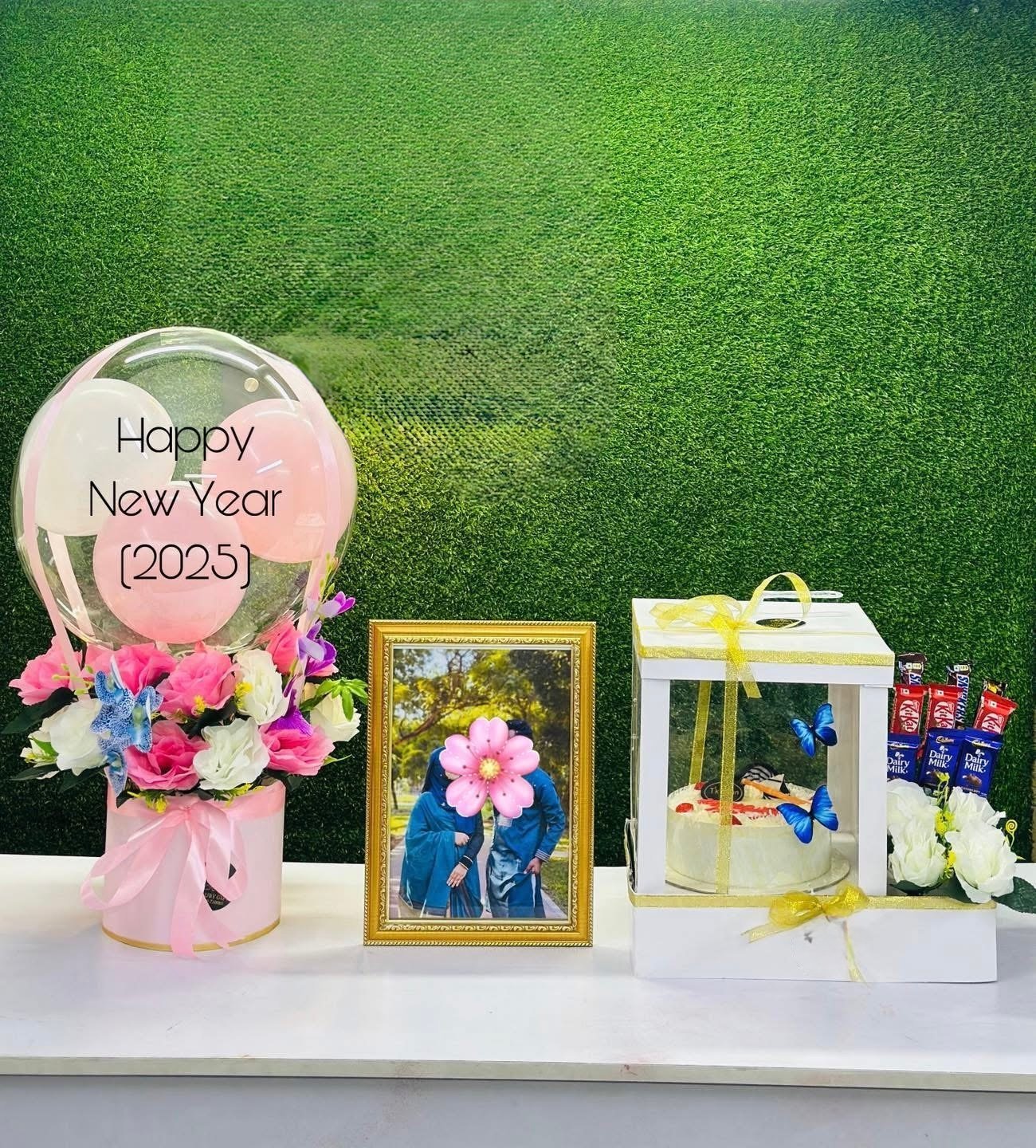 New Year Memory Gift Set with Balloon & Cake