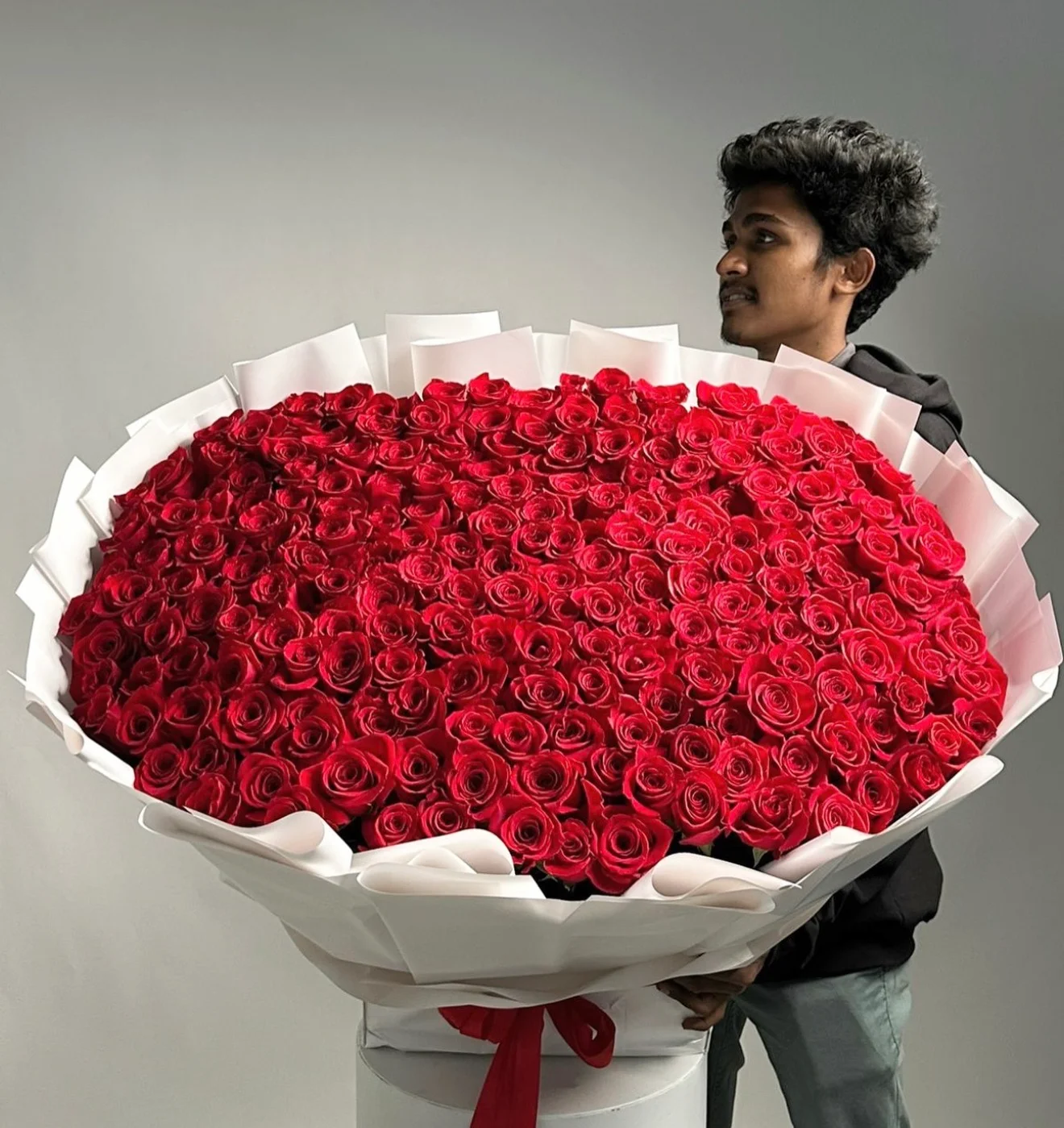 400 Pcs Red Rose Bouquet