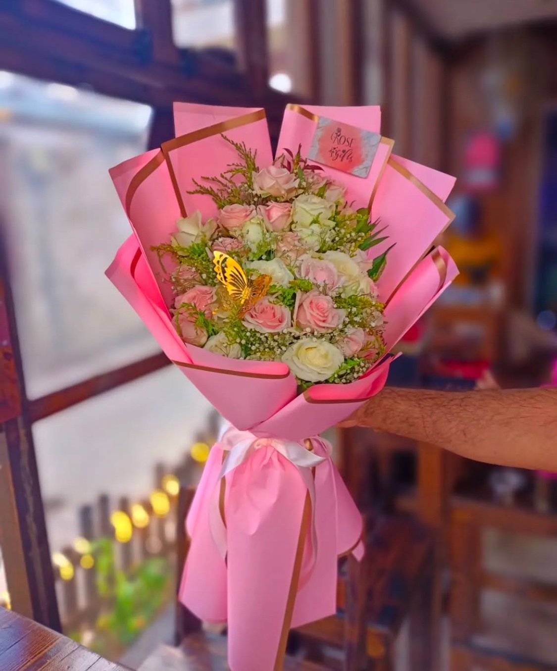 White &amp; Pink Rose Bouquet