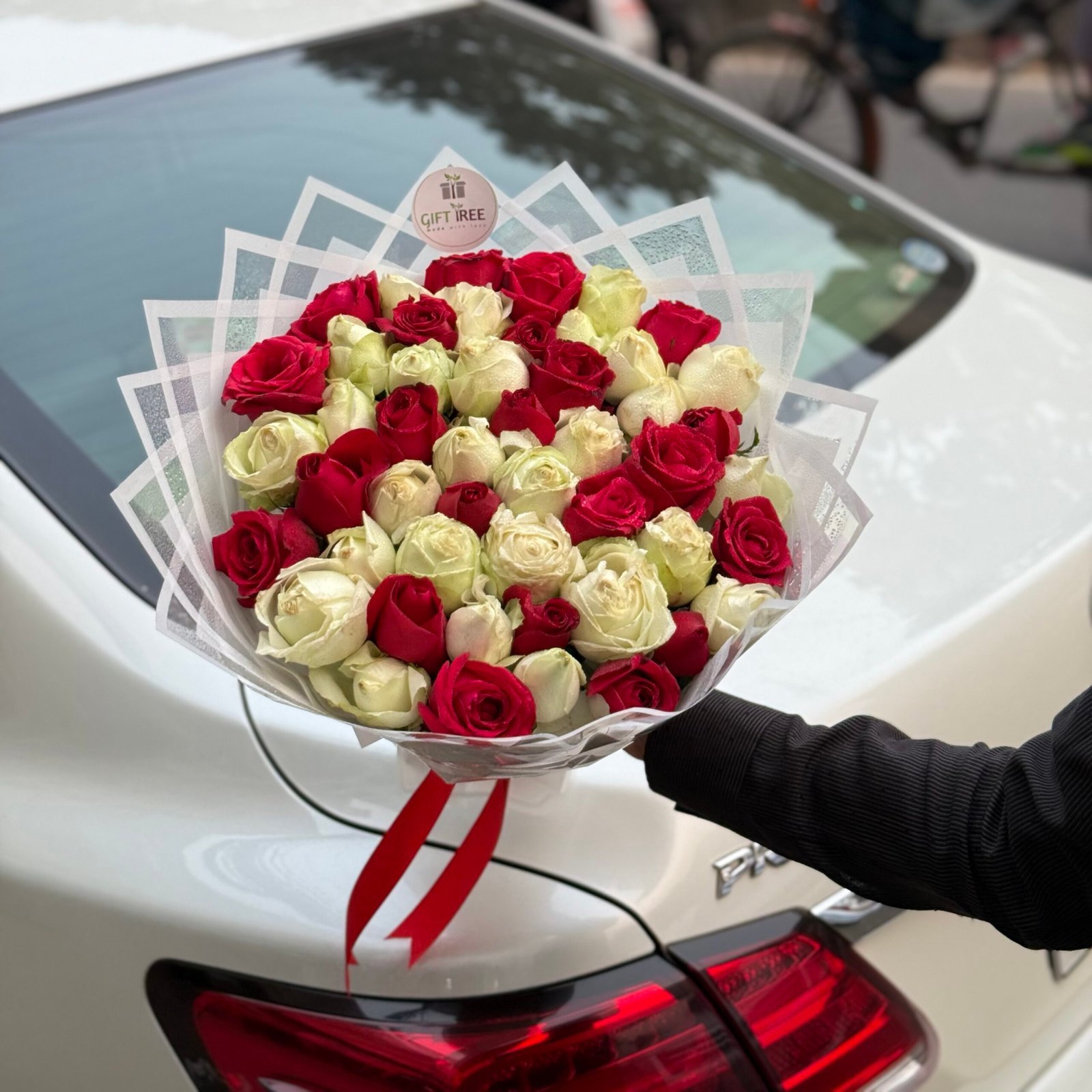 Natural Red &amp; White Rose bouquet